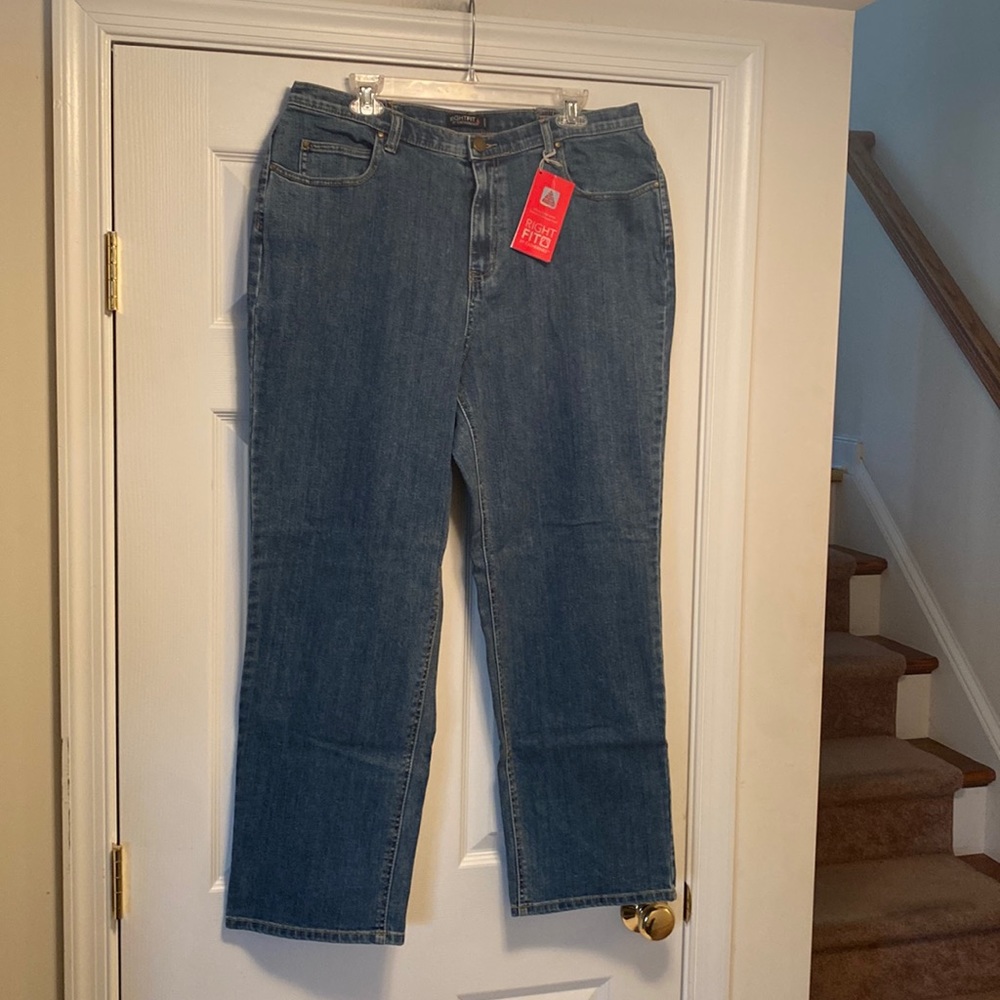 Brand New Right Fit Stretch Jeans…size 16W Average